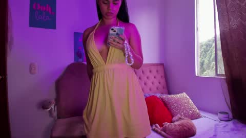 Sara Model Independent online show from February 2025 10:00:02 PM