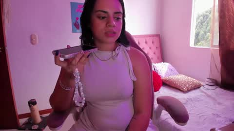 Sara Model Independent online show from February 2025 09:06:02 PM