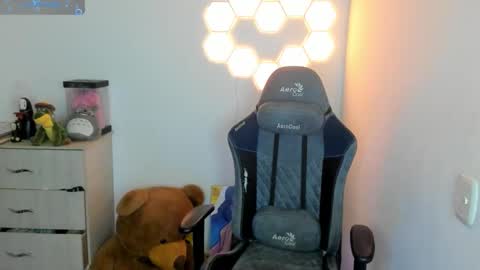 Snapshot of aqua_emilly chatting on October 2025 11:03:02 PM aqua emilly online show from October 2025 11:03:02 PM