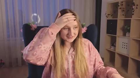 Snapshot of aracelieovaldi chatting on December 2025 04:18:02 AM Valentina online show from December 2025 04:18:02 AM