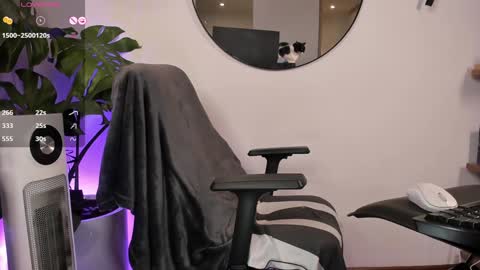 Snapshot of ariana_fitl chatting on January 2025 06:03:01 AM DaniAri - dimension X at night NY time online show from January 2025 06:03:01 AM