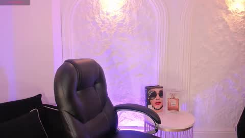 Snapshot of arianadumont chatting on November 2025 11:10:01 AM Ariana Dumont online show from November 2025 11:10:01 AM