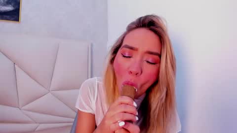 ashley_miller26 online show from March 2025 11:33:01 AM