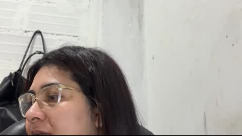 Aura online show from September 2025 06:43:02 PM
