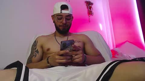 Snapshot of axel_7070 chatting on October 2025 01:28:01 PM Independiente Model online show from October 2025 01:28:01 PM