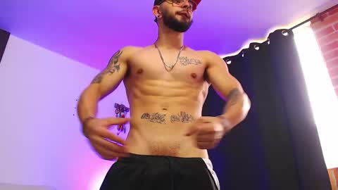 Snapshot of axel_7070 chatting on November 2025 12:49:01 PM Independiente Model online show from November 2025 12:49:01 PM