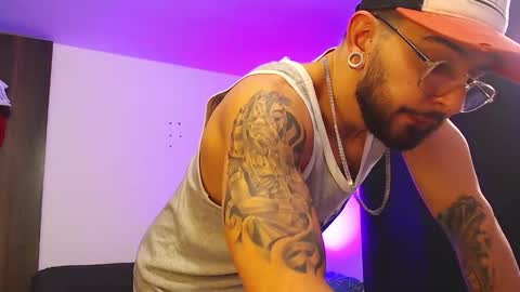 Snapshot of axel_7070 chatting on December 2025 06:47:02 PM Independiente Model online show from December 2025 06:47:02 PM