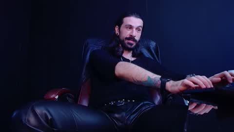 Snapshot of axelcolton chatting on October 2025 11:33:02 AM AxelColton online show from October 2025 11:33:02 AM