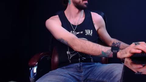 Snapshot of axelcolton chatting on November 2025 11:23:02 AM AxelColton online show from November 2025 11:23:02 AM