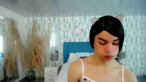 KENDALL online show from September 2025 04:17:01 AM