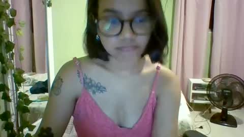 Snapshot of babybeelee chatting on December 2025 01:45:01 AM babybeelee online show from December 2025 01:45:01 AM