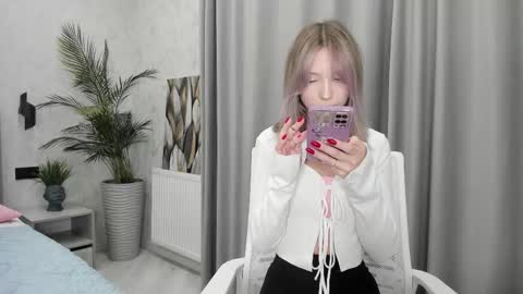 Vivian online show from September 2025 09:56:01 AM