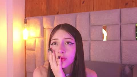 Snapshot of bella_kitty_ chatting on November 2025 03:31:01 AM Bella online show from November 2025 03:31:01 AM