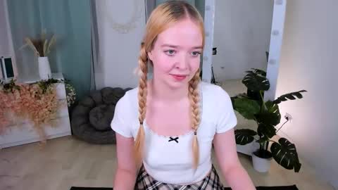 Bella online show from November 2025 10:42:02 PM