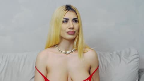 Snapshot of bethierusse chatting on January 2025 02:12:02 AM bethierusse online show from January 2025 02:12:02 AM