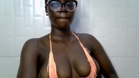 Snapshot of black_petitqueen12 chatting on November 2025 09:42:02 AM BLACK online show from November 2025 09:42:02 AM