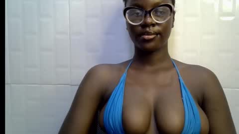 Snapshot of black_petitqueen12 chatting on November 2025 01:26:02 PM BLACK online show from November 2025 01:26:02 PM
