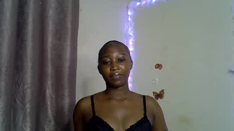 Snapshot of black_rosey chatting on November 2025 02:20:01 PM veraa online show from November 2025 02:20:01 PM
