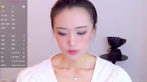 YoYo online show from December 2025 03:49:02 AM