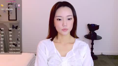 YoYo online show from December 2025 05:58:01 AM