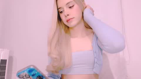 Snapshot of blondetwinkcum19 chatting on December 2024 03:03:02 AM zoey madisson 3 online show from December 2024 03:03:02 AM