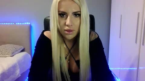 Snapshot of blondleyla chatting on November 2025 07:49:02 PM BlondLeyla online show from November 2025 07:49:02 PM
