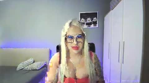 Snapshot of blondleyla chatting on November 2025 03:11:02 PM BlondLeyla online show from November 2025 03:11:02 PM