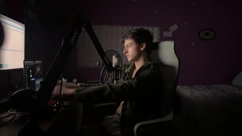 Snapshot of bluskyzz chatting on December 2025 05:12:02 AM BluSky online show from December 2025 05:12:02 AM