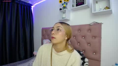 Soffy Brooks Independent model online show from September 2025 07:21:02 AM