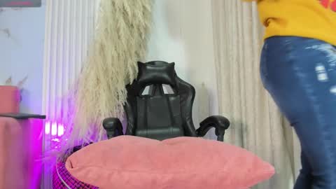 Snapshot of bridgetrodriguez chatting on September 2025 11:45:02 AM online show from September 2025 11:45:02 AM