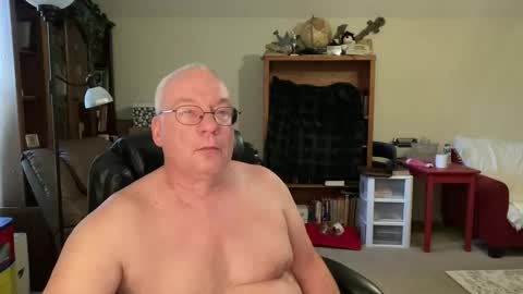 Snapshot of bustyballs100 chatting on December 2025 08:38:01 PM bustyballs100 online show from December 2025 08:38:01 PM