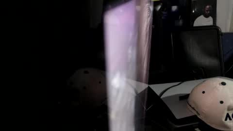 buzzzzzzz01 online show from November 2025 07:42:01 AM