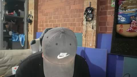 buzzzzzzz01 online show from December 2025 08:41:02 AM