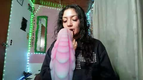 Snapshot of callme_lolas chatting on November 2025 03:51:01 AM paula online show from November 2025 03:51:01 AM