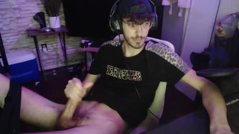 Snapshot of calvin_tanner chatting on November 2025 10:29:02 PM calvin_tanner online show from November 2025 10:29:02 PM