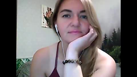 Snapshot of candyolime chatting on September 2025 10:09:02 PM Daisy online show from September 2025 10:09:02 PM