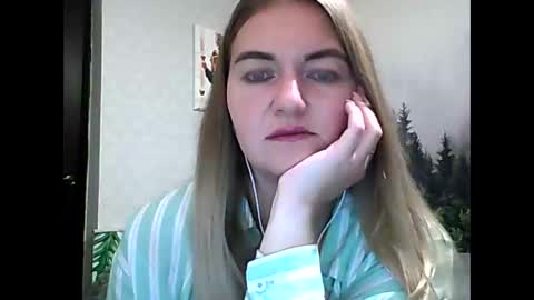 Snapshot of candyolime chatting on September 2025 08:43:01 PM Daisy online show from September 2025 08:43:01 PM