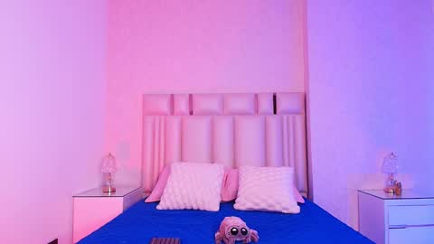 Aura  online show from November 2025 11:54:02 AM