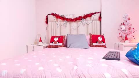 Aura  online show from November 2025 11:54:02 AM