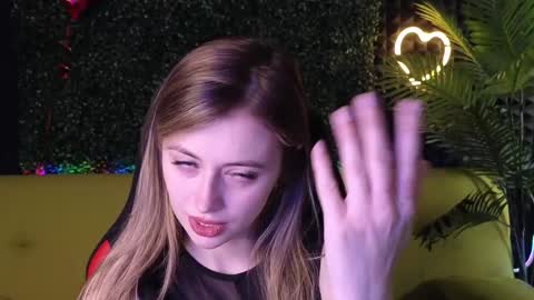 Carolina online show from February 2025 10:47:02 AM