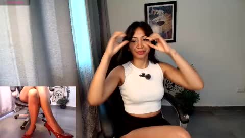 Caro online show from September 2025 12:40:01 PM