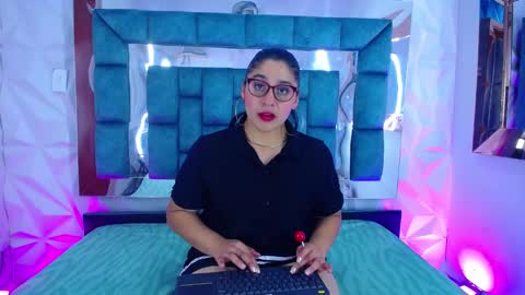 Catalina bustos online show from February 2025 03:42:02 AM