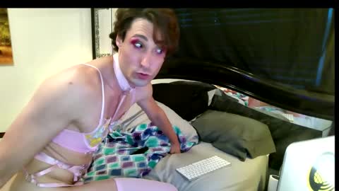 Snapshot of cdashleysimmons chatting on October 2025 02:29:02 PM Allie North online show from October 2025 02:29:02 PM