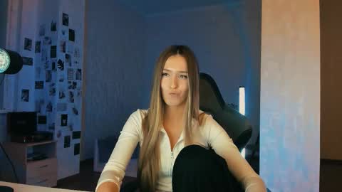 Snapshot of cexsuline chatting on December 2025 08:16:02 PM my name is Eva online show from December 2025 08:16:02 PM