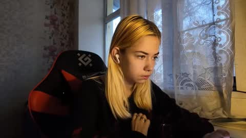 Snapshot of charleneschonert chatting on November 2025 07:46:02 AM Nancy online show from November 2025 07:46:02 AM