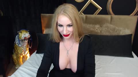 Snapshot of cleo_frost chatting on November 2025 10:10:02 PM Cleo online show from November 2025 10:10:02 PM