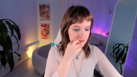 Snapshot of clover_red chatting on December 2024 01:42:02 PM Clover follow me online show from December 2024 01:42:02 PM