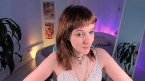 Snapshot of clover_red chatting on December 2024 07:56:02 PM Clover follow me online show from December 2024 07:56:02 PM