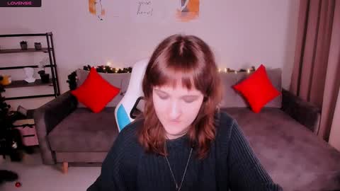 Snapshot of clover_red chatting on January 2025 06:57:02 PM Clover follow me online show from January 2025 06:57:02 PM