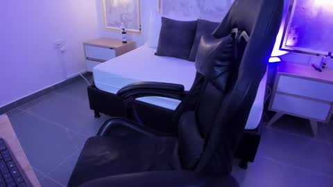 C O R A L  online show from December 2025 02:31:02 AM